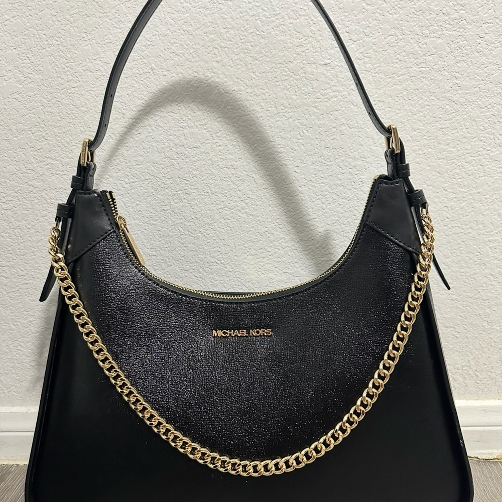 Michael Kors Black Shoulder Bag with Gold Chain - Picture 2 of 4